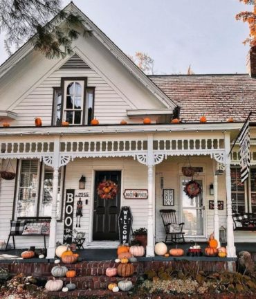 30 Amazing Halloween Porch Decorating Ideas - Uptown Girl