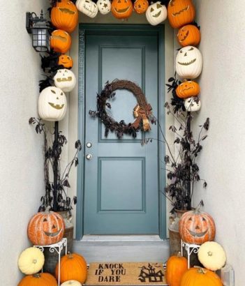 30 Amazing Halloween Porch Decorating Ideas - Uptown Girl