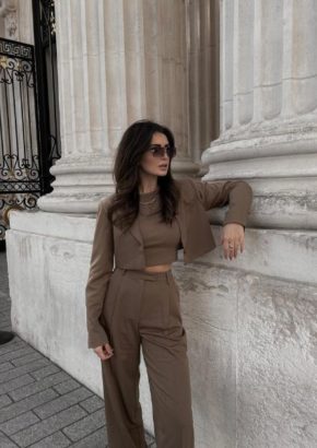 25 Chic Monochromatic Fall Outfits to Wear in 2023 - Uptown Girl