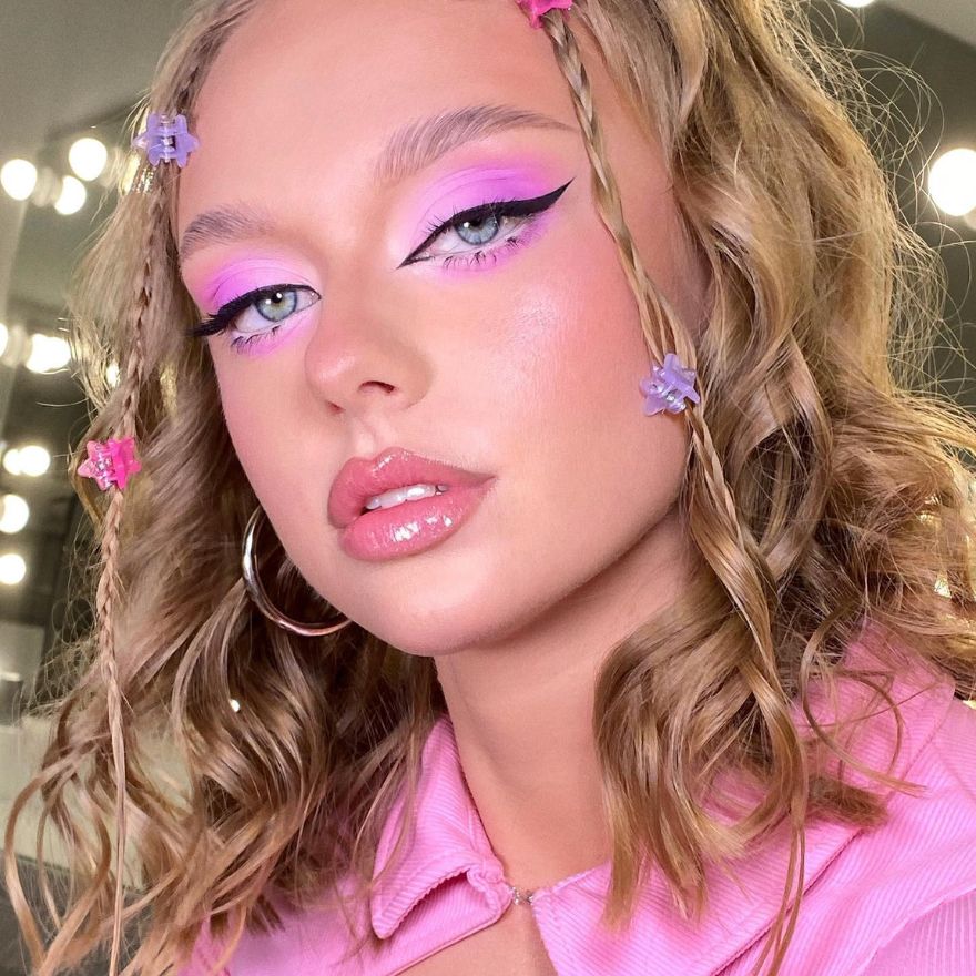Y2K Makeup Looks to Wear in 2023 - Girl