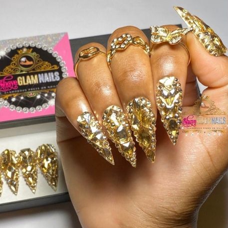 28 Glamorous Rhinestone Nail Designs for a Blingy Manicure - Uptown Girl